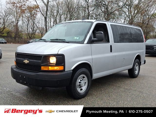 2016 Chevrolet Express Passenger 2500 LS photo 2