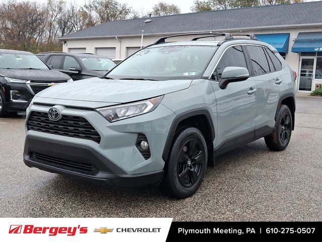2020 Toyota RAV4 XLE photo 3