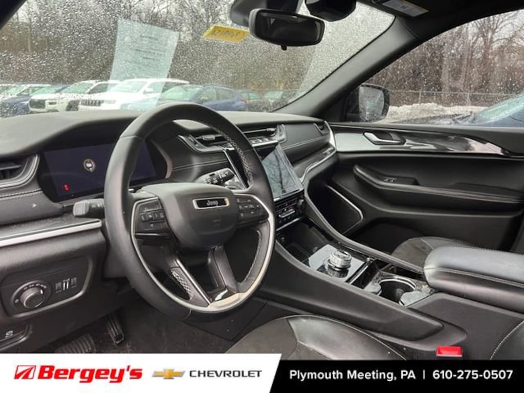 Used 2022 Jeep Grand Cherokee Altitude 4x4 SUV