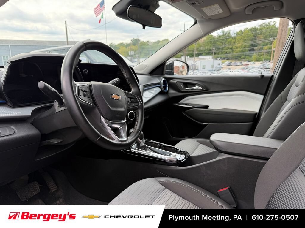 Used 2024 Chevrolet Trax LT SUV
