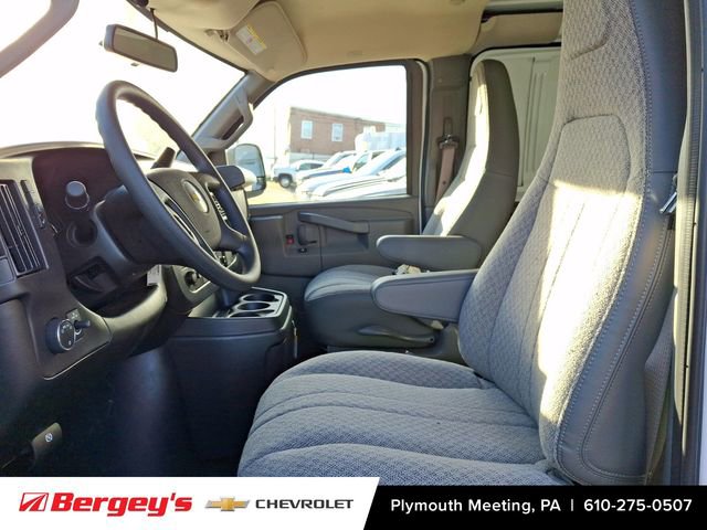 2025 Chevrolet Express Cargo Work Van - Photo 9