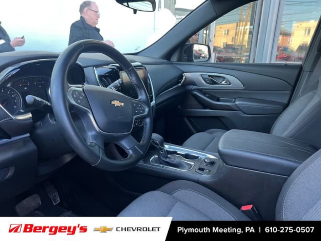 Used 2023 Chevrolet Traverse LT Cloth SUV