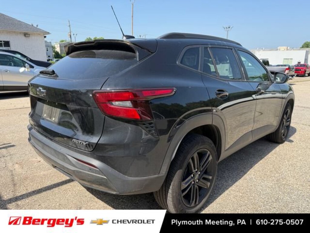 Used 2025 Chevrolet Trax Activ SUV