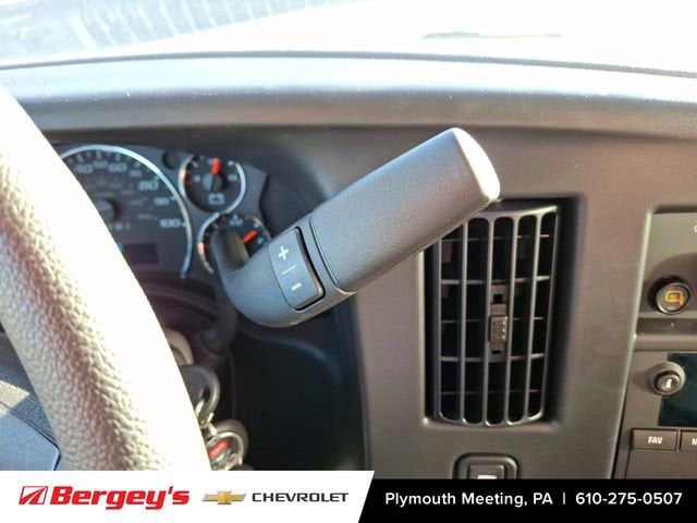 2025 Chevrolet Express Cargo Work Van - Photo 10