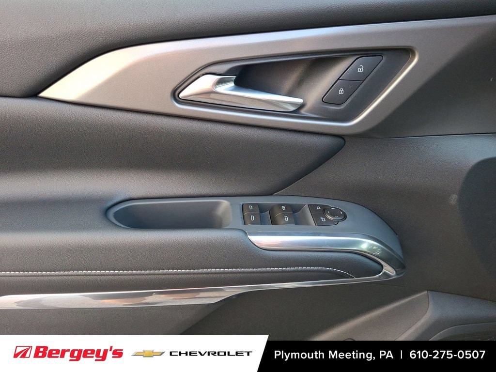 2027 Chevrolet Traverse LT - Photo 8