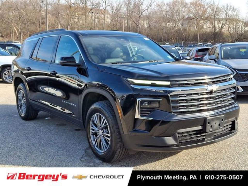 Used 2025 Chevrolet Traverse LT SUV