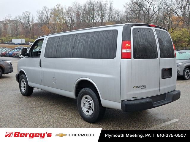 2016 Chevrolet Express Passenger 2500 LS photo 3