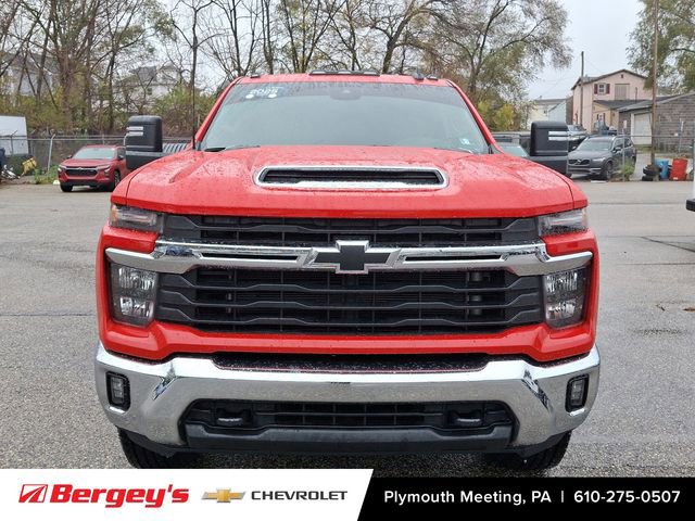 2025 Chevrolet Silverado 2500HD LT photo 2