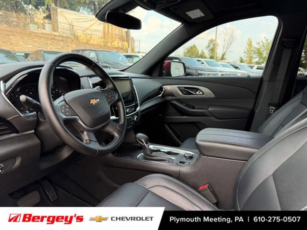 Used 2023 Chevrolet Traverse LT Cloth SUV