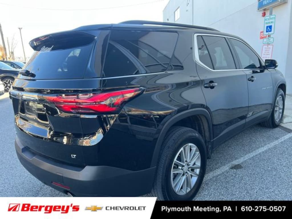 Used 2023 Chevrolet Traverse LT Cloth SUV