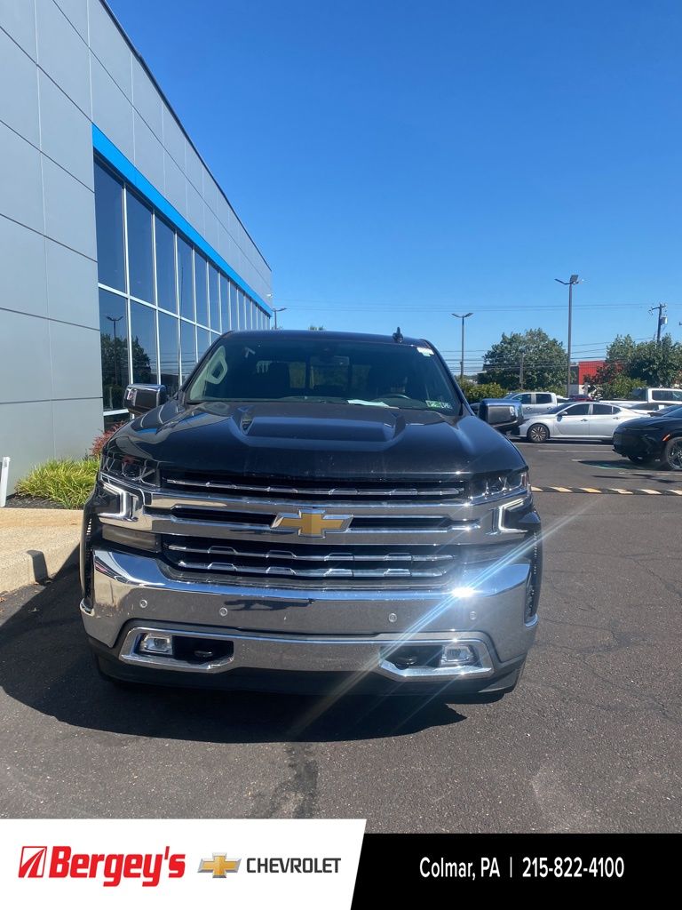 2022 Chevrolet Silverado 1500 Base photo 2