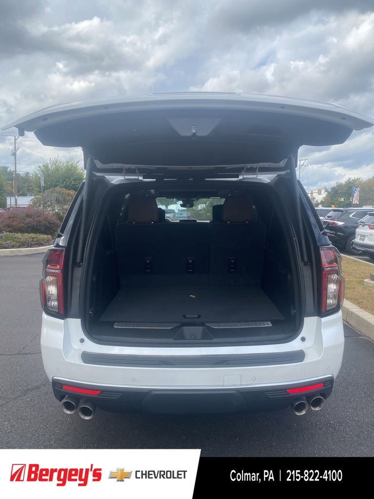 2024 Chevrolet Suburban High Country photo 3