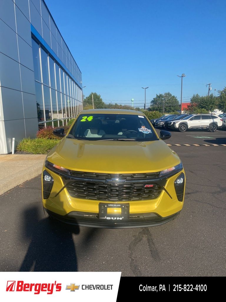 2024 Chevrolet Trax photo 2