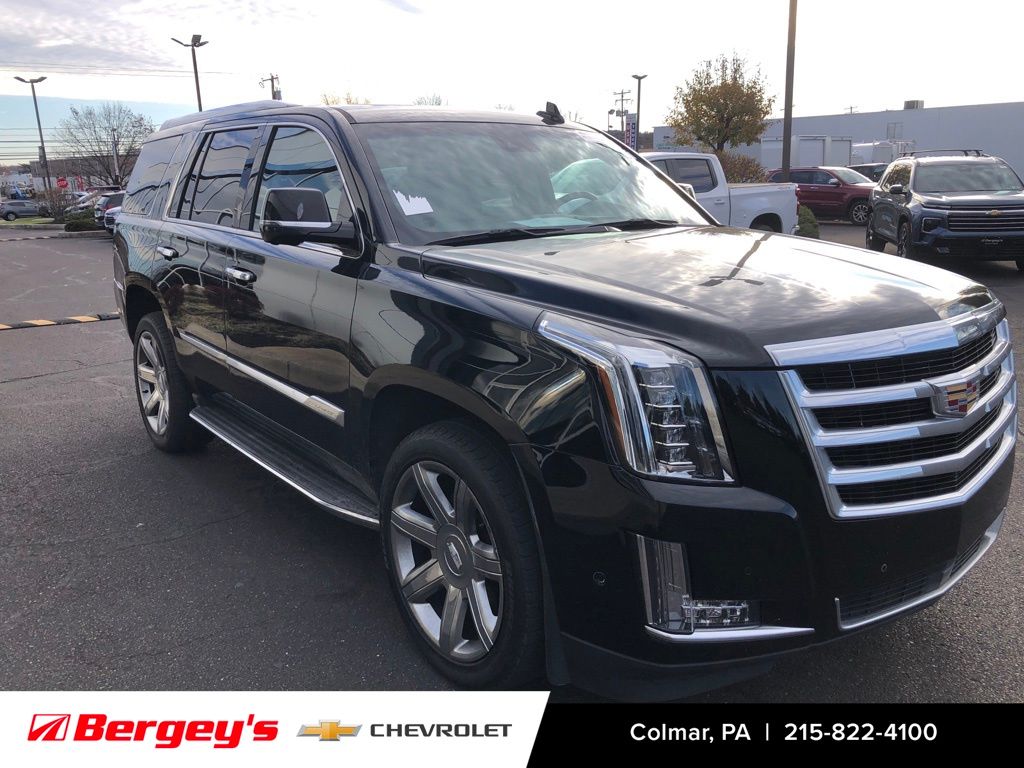 2018 Cadillac Escalade Base photo 2