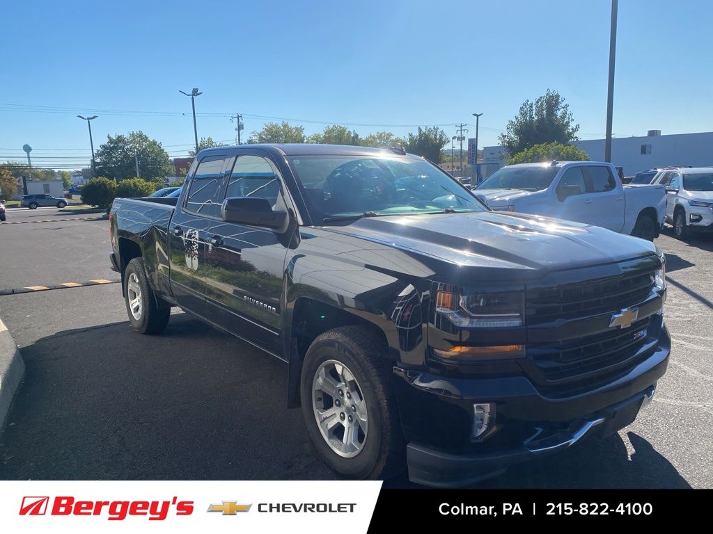 2017 Chevrolet Silverado 1500 LT photo 3