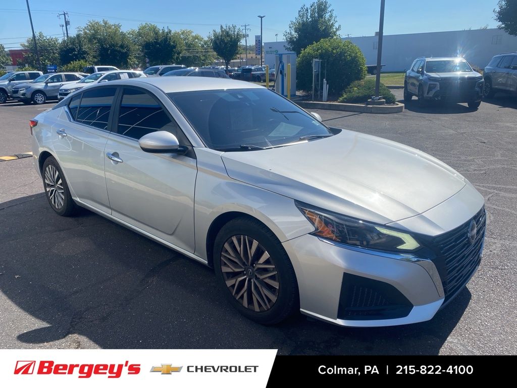 2023 Nissan Altima 2.5 SV photo 2