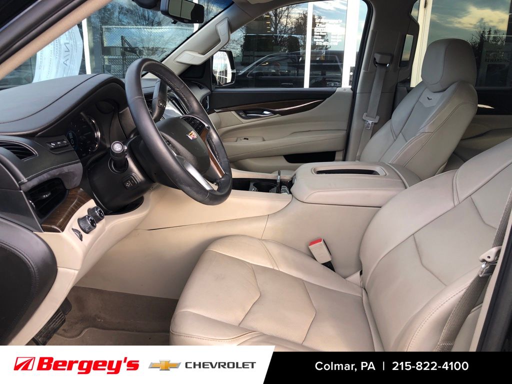 2018 Cadillac Escalade Base photo 4