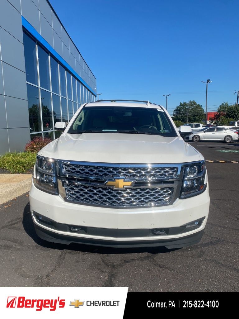2018 Chevrolet Suburban LT photo 2