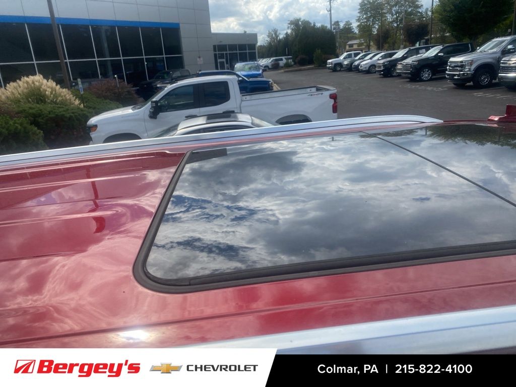 2021 Chevrolet Suburban Premier photo 3
