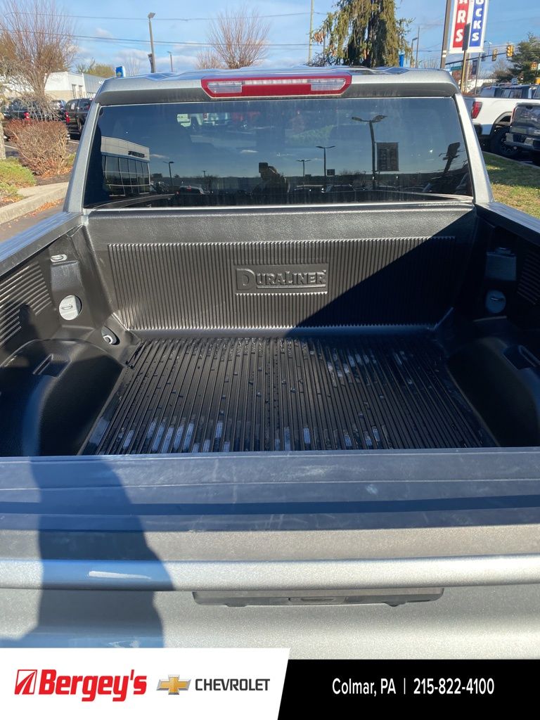 2025 Chevrolet Silverado 1500 LT photo 3