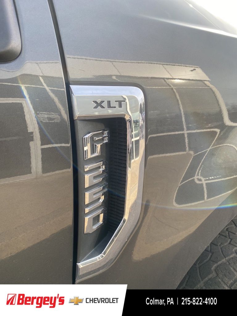 2017 Ford F-250 Lariat photo 2