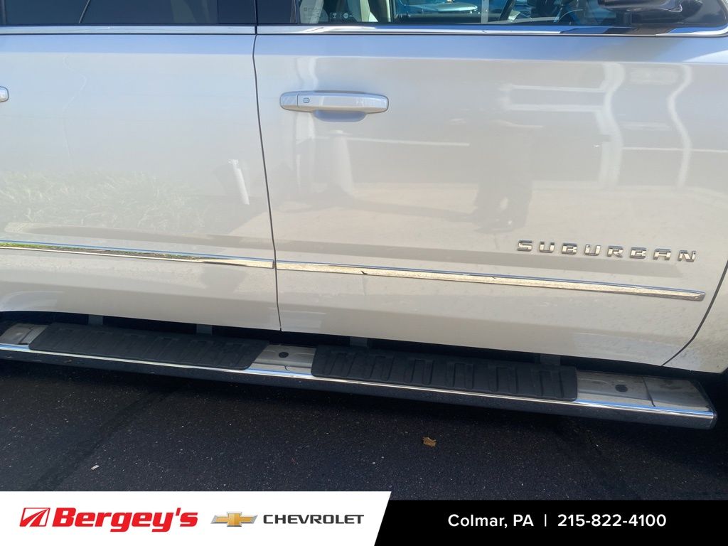 2018 Chevrolet Suburban LT photo 3