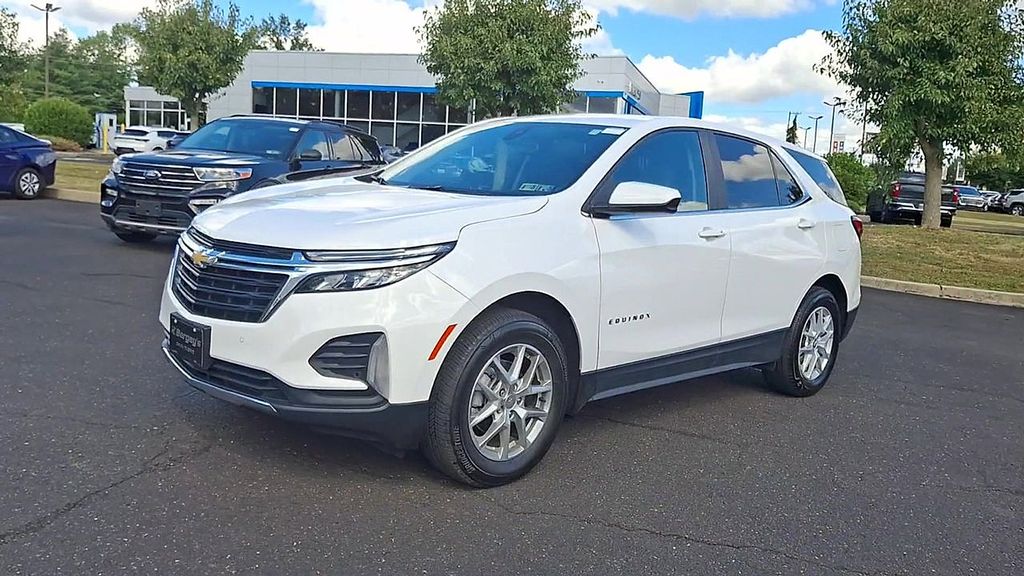 2022 Chevrolet Equinox LT photo 3