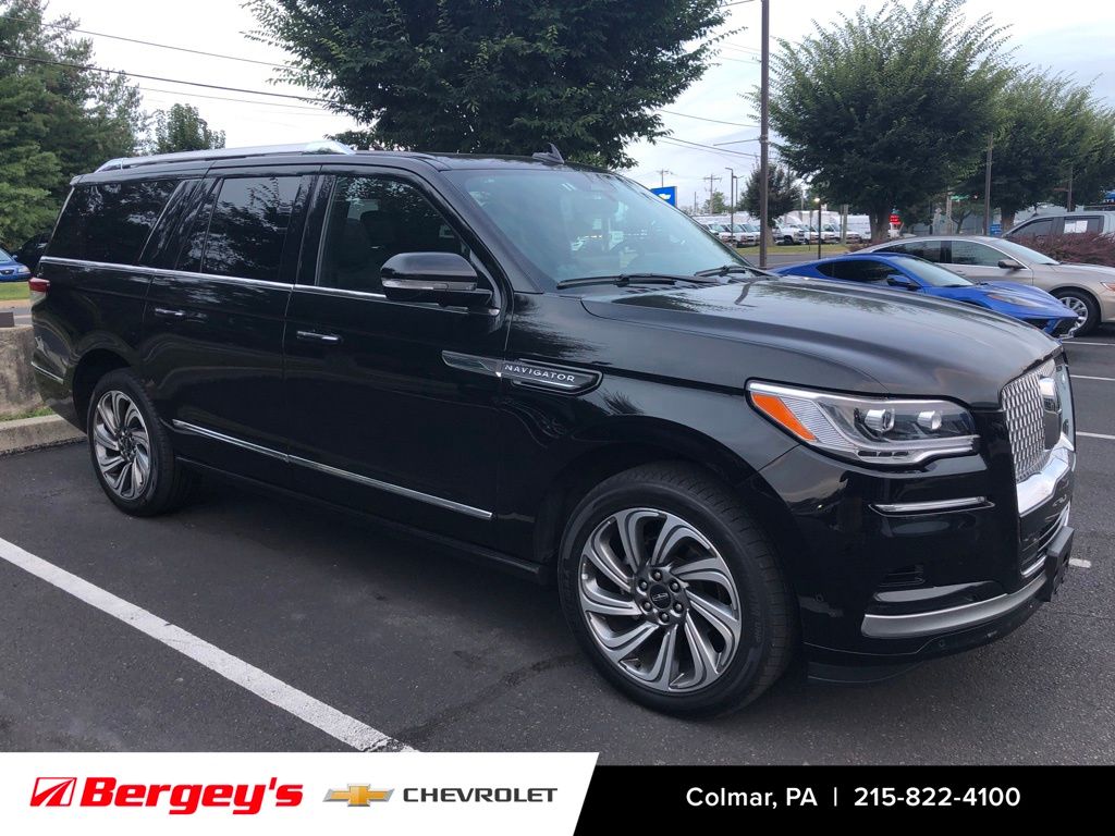 2024 Lincoln Navigator L Premiere photo 3