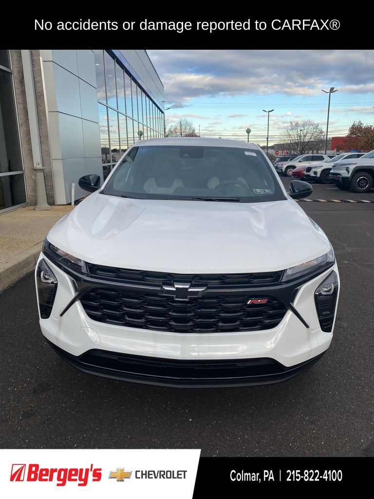 2024 Chevrolet Trax photo 2