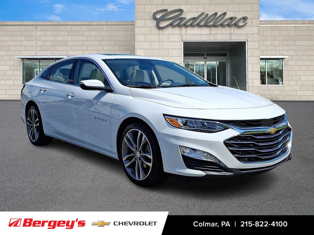 2022 Chevrolet Malibu Premier photo 2
