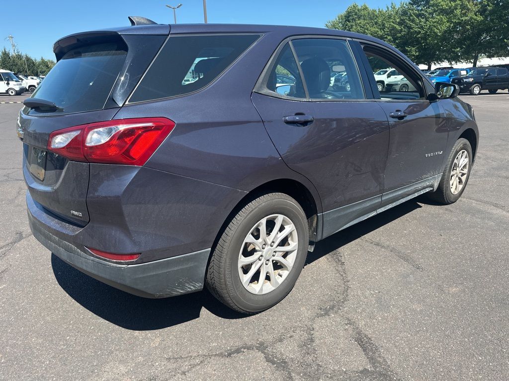 2019 Chevrolet Equinox LS photo 2