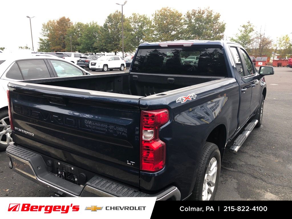 2023 Chevrolet Silverado 1500 LT photo 3