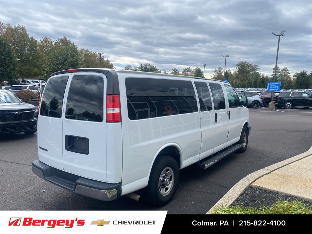 2020 Chevrolet Express Passenger 3500 LT photo 2