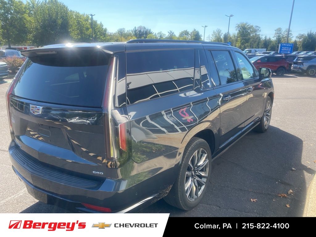 2022 Cadillac Escalade ESV Sport photo 4