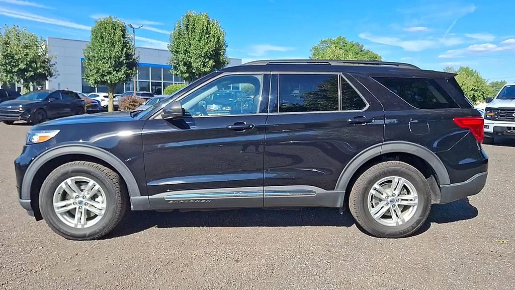 2021 Ford Explorer XLT photo 2