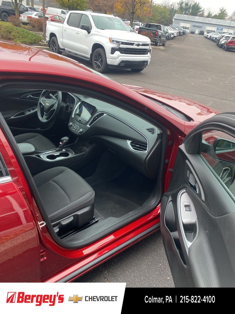 2023 Chevrolet Malibu RS photo 2