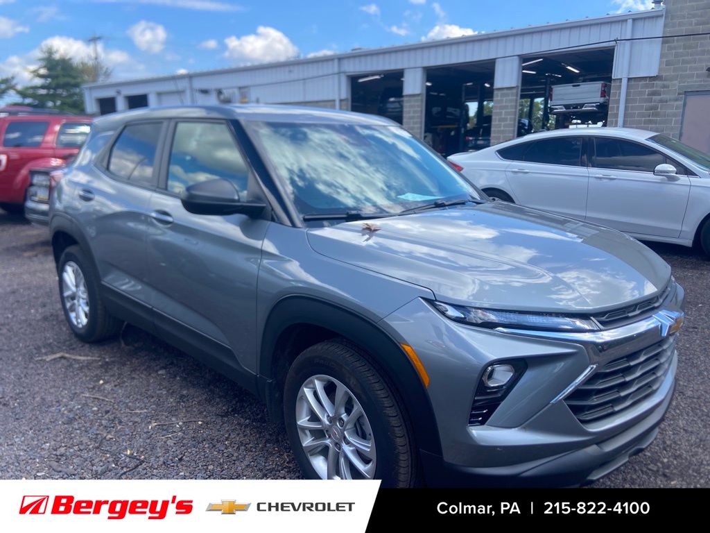 2025 Chevrolet Trailblazer LS photo 4