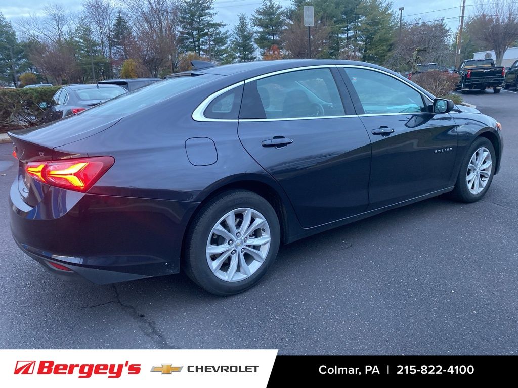 2022 Chevrolet Malibu Base photo 2