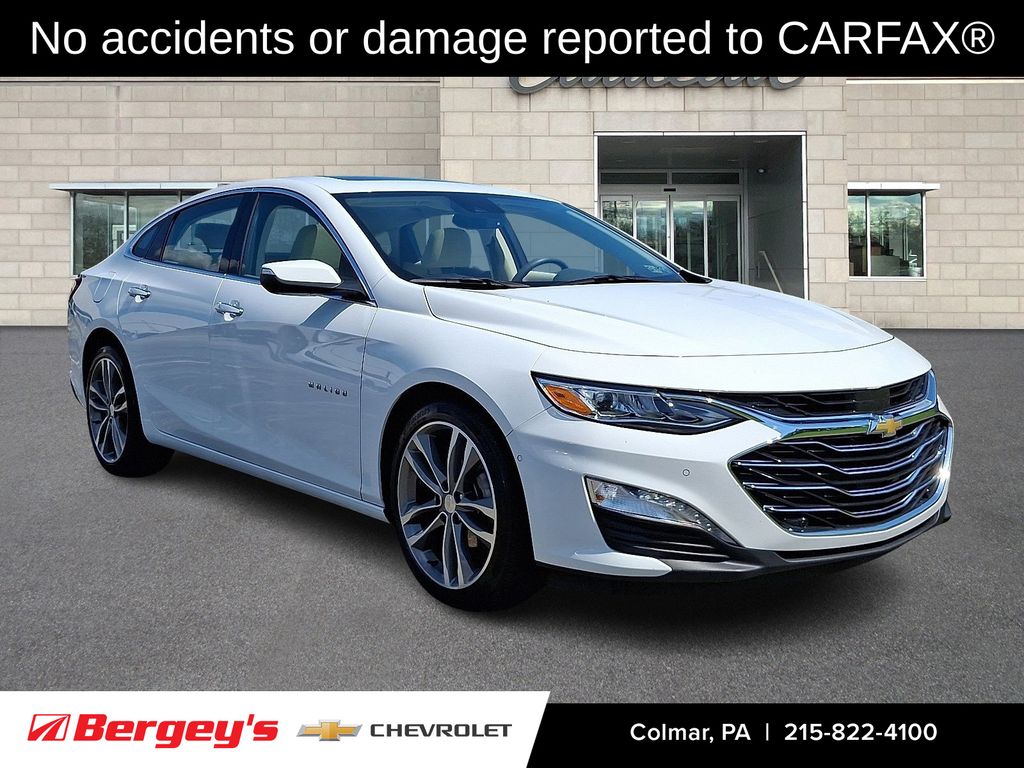 2022 Chevrolet Malibu Premier photo 2