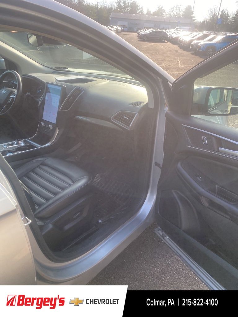 2023 Ford Edge SEL photo 2