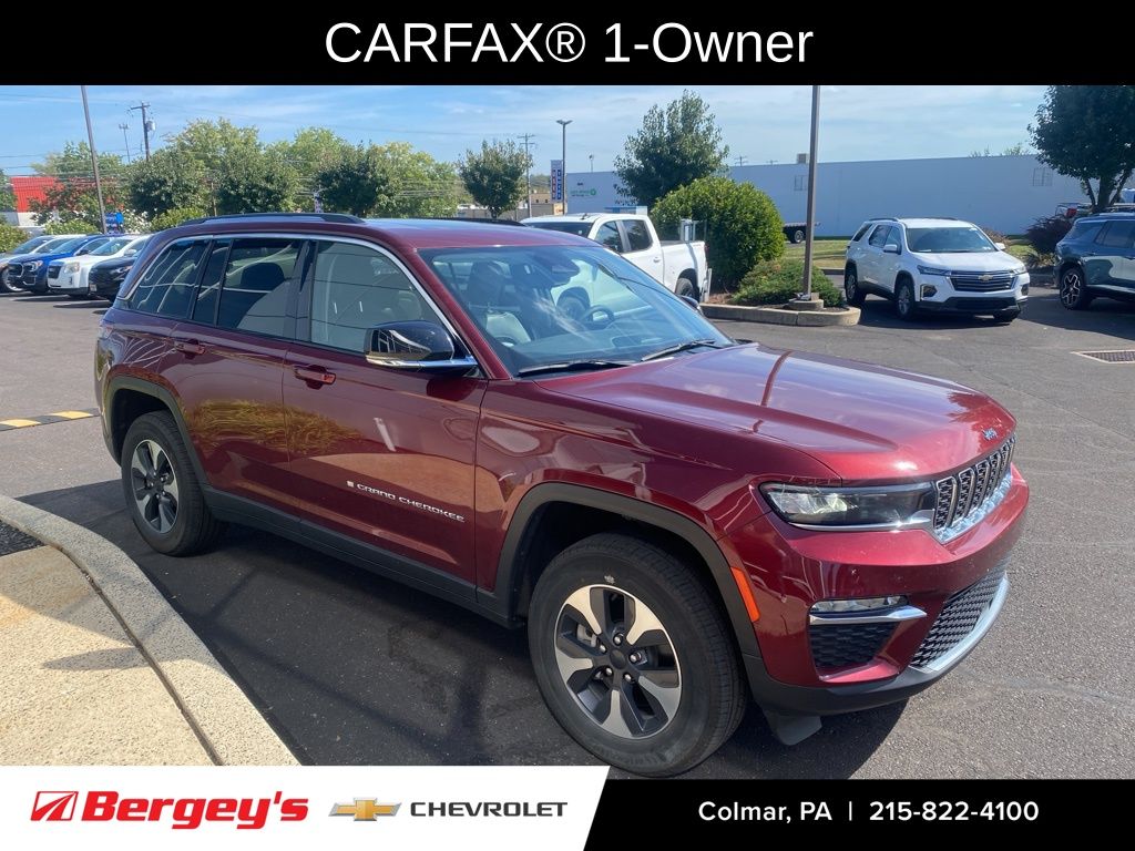 2022 Jeep Cherokee Limited 4xe photo 2