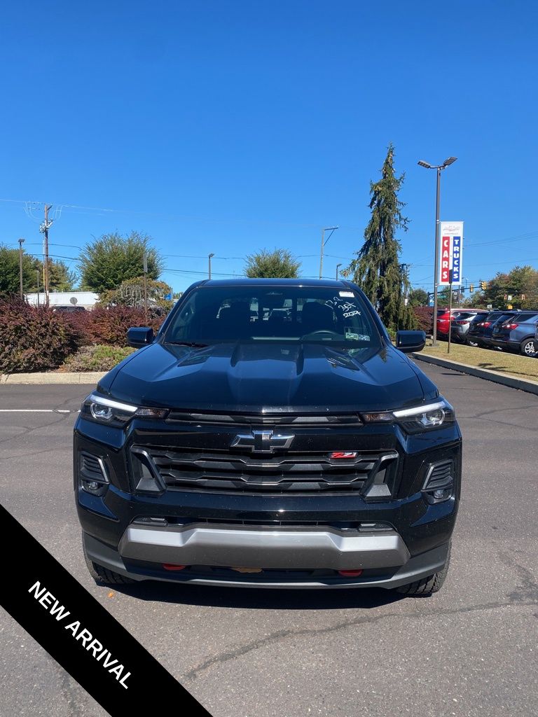 2024 Chevrolet Colorado Z71 photo 2