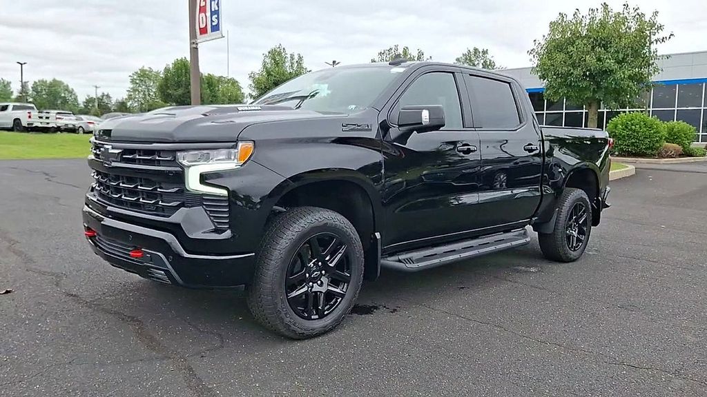 2025 Chevrolet Silverado 1500 LT Trail Boss photo 3