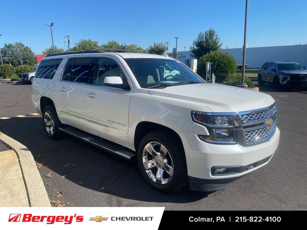 2018 Chevrolet Suburban LT photo 2
