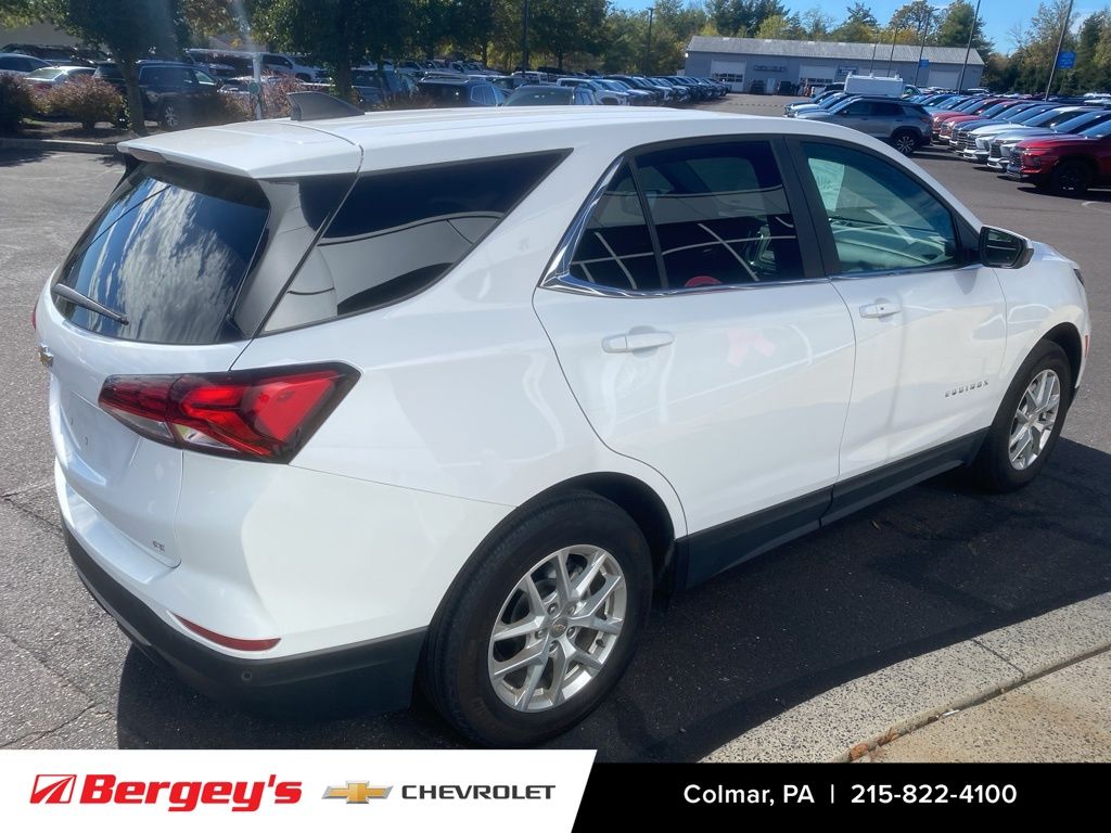 2024 Chevrolet Equinox LT photo 2