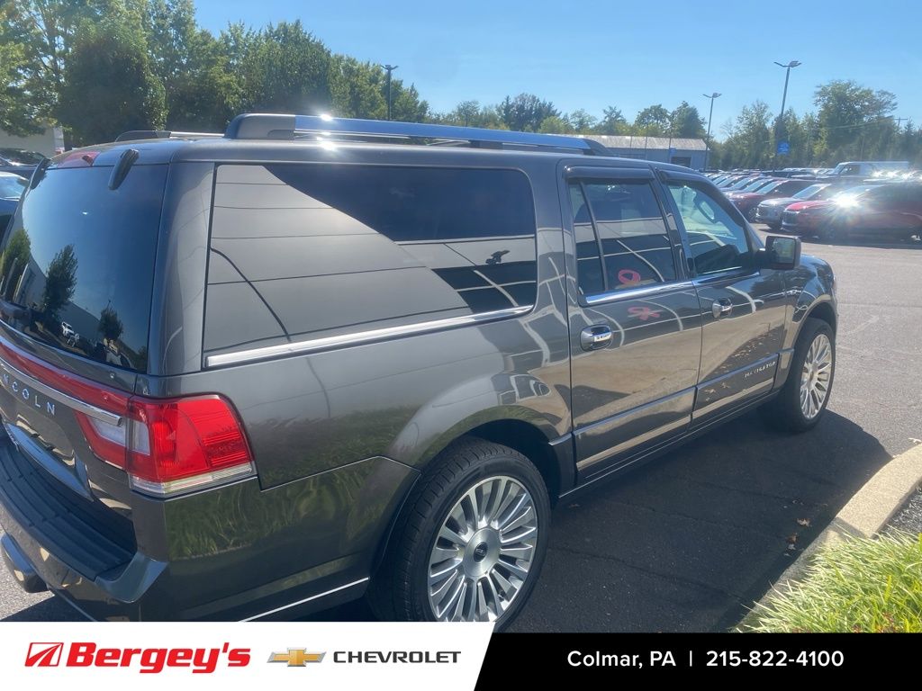 2017 Lincoln Navigator Select photo 4