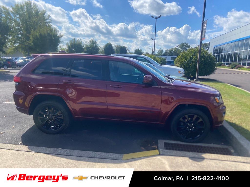 2020 Jeep Grand Cherokee Altitude photo 2