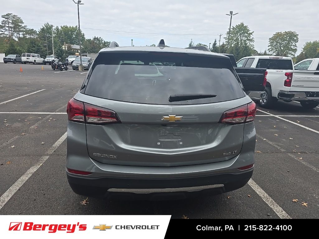 2023 Chevrolet Equinox LT photo 2