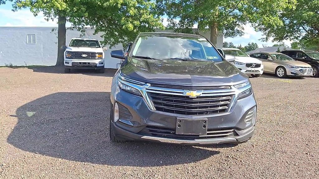 2022 Chevrolet Equinox LT photo 3