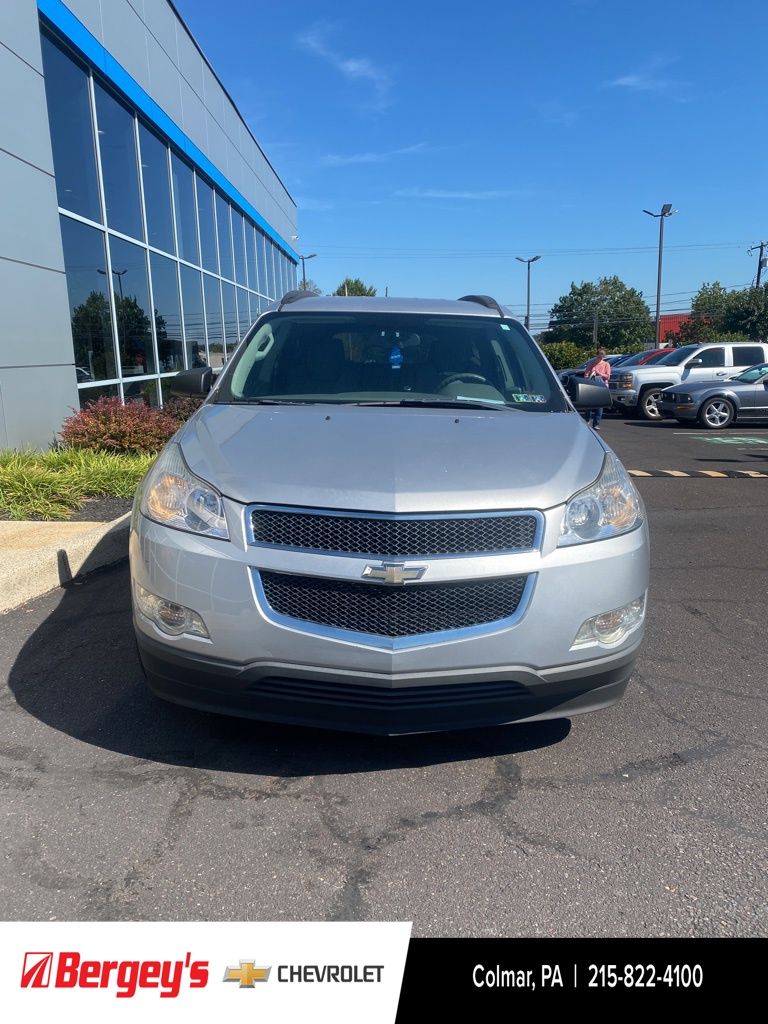 2012 Chevrolet Traverse LS photo 2